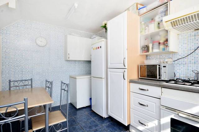  Image of 3 Bedroom Detached  For Sale at Framlingham Close  Upper Clapton, E5 9PR