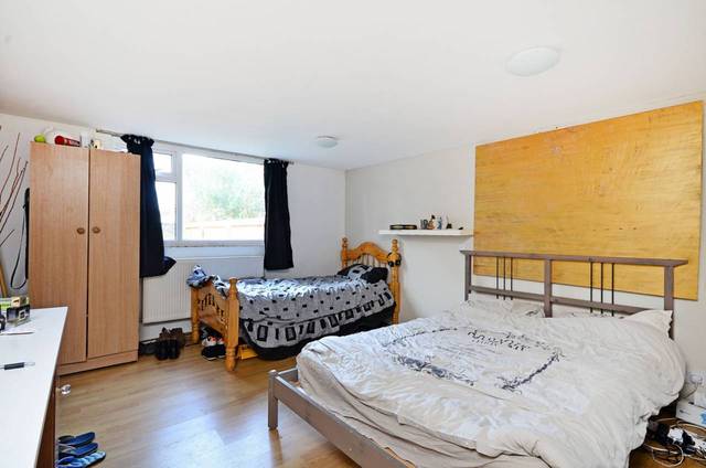  Image of 4 Bedroom Bungalow  For Sale at Franklin Street  Stamford Hill, N15 6QH