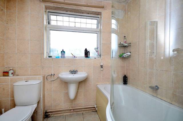  Image of 4 Bedroom Bungalow  For Sale at Franklin Street  Stamford Hill, N15 6QH