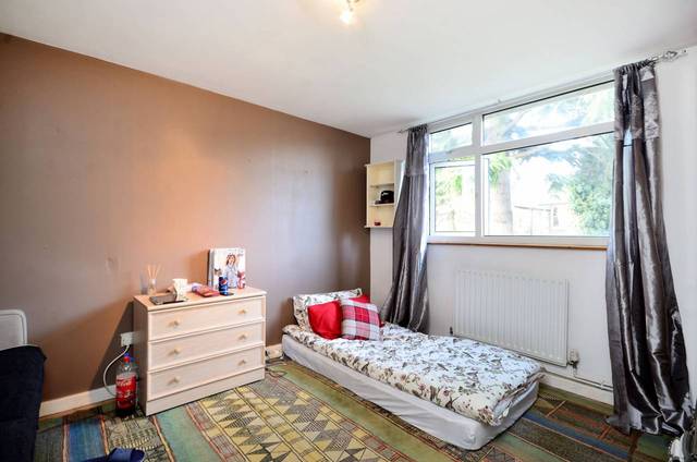  Image of 4 Bedroom Bungalow  For Sale at Franklin Street  Stamford Hill, N15 6QH