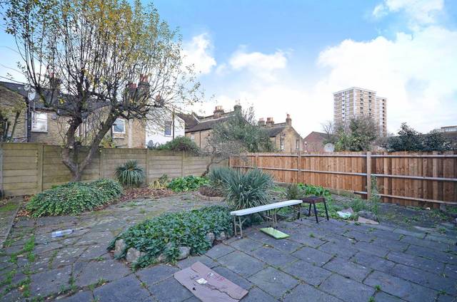  Image of 4 Bedroom Bungalow  For Sale at Franklin Street  Stamford Hill, N15 6QH