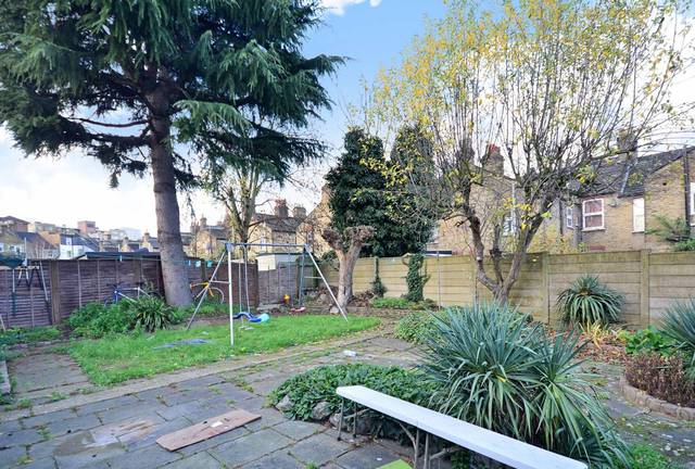  Image of 4 Bedroom Bungalow  For Sale at Franklin Street  Stamford Hill, N15 6QH
