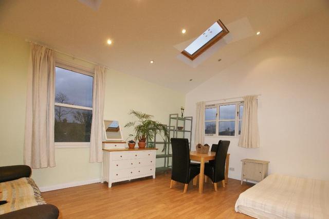  Image of 1 Bedroom Studio  To Rent at Fulham, SW6 6HX