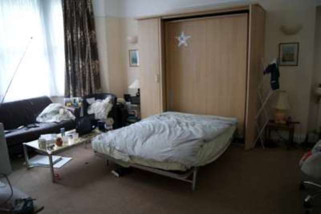  Image of Flat  To Rent at London, SW6 6HP