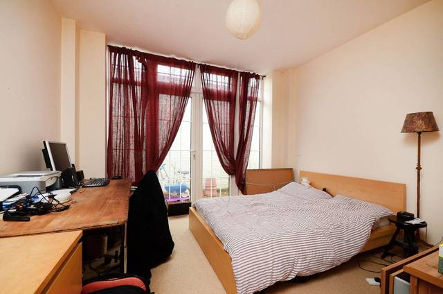  Image of 3 Bedroom Flat  For Sale at Furrow Lane  Lower Clapton, E9 6JS