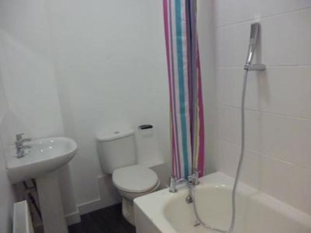  Image of 3 Bedroom Flat  To Rent at Dundee  Dundee, DD3 6HE