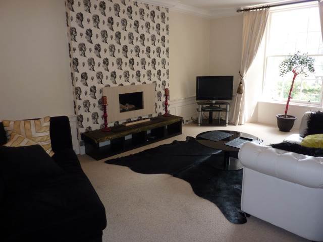  Image of 2 Bedroom Flat  To Rent at Broughton Edinburgh Edinburgh, EH1 3NX