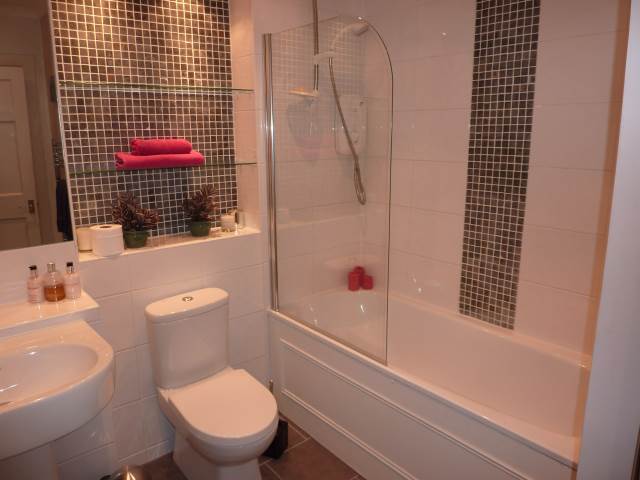 Image of 2 Bedroom Flat  To Rent at Broughton Edinburgh Edinburgh, EH1 3NX