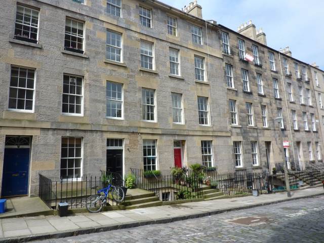 Image of 2 Bedroom Flat  To Rent at Broughton Edinburgh Edinburgh, EH1 3NX