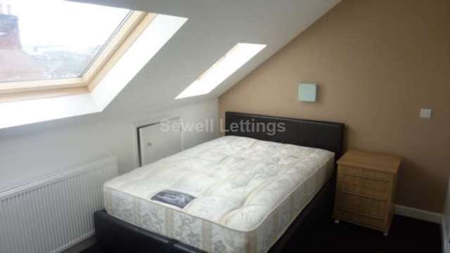  Image of 1 Bedroom House Share  To Rent at George Street  Reading, RG1 7NT