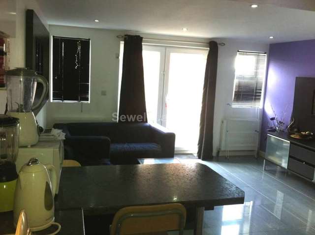  Image of 1 Bedroom House Share  To Rent at George Street  Reading, RG1 7NT