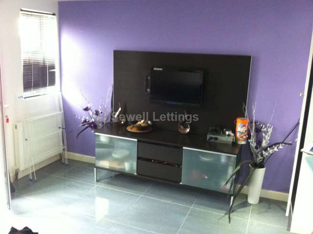  Image of 1 Bedroom House Share  To Rent at George Street  Reading, RG1 7NT