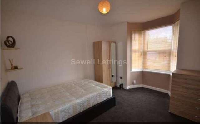  Image of 1 Bedroom House Share  To Rent at George Street  Reading, RG1 7NT