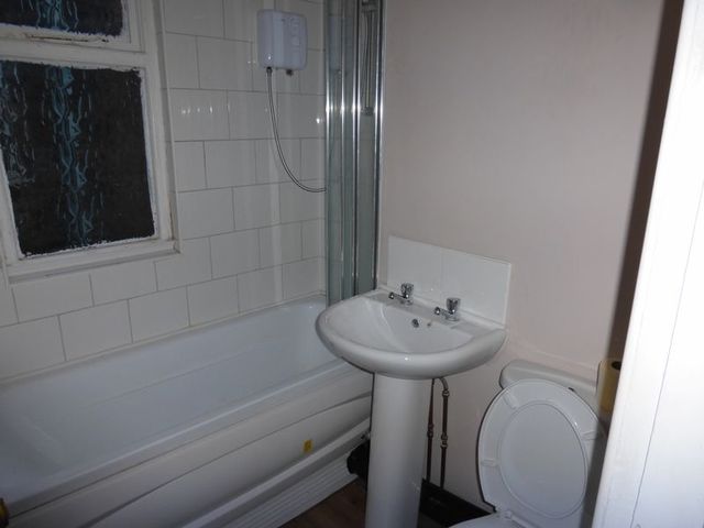  Image of 3 Bedroom Terraced  To Rent at Gloucester Road  Bootle, L20 9AN