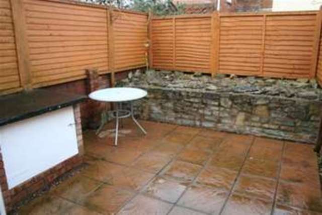  Image of 2 Bedroom Property  To Rent at Taunton, TA1 1TA