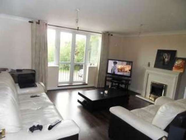  Image of 2 Bedroom Flat  To Rent at Goodhall Close  Stanmore, HA7 4FR