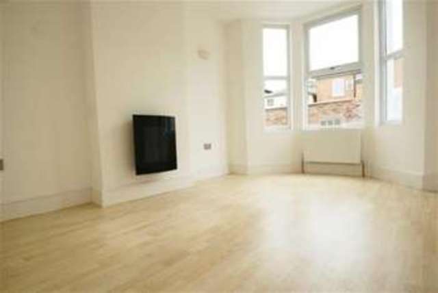  Image of 3 Bedroom Detached  To Rent at Leamington Spa, CV31 1HR