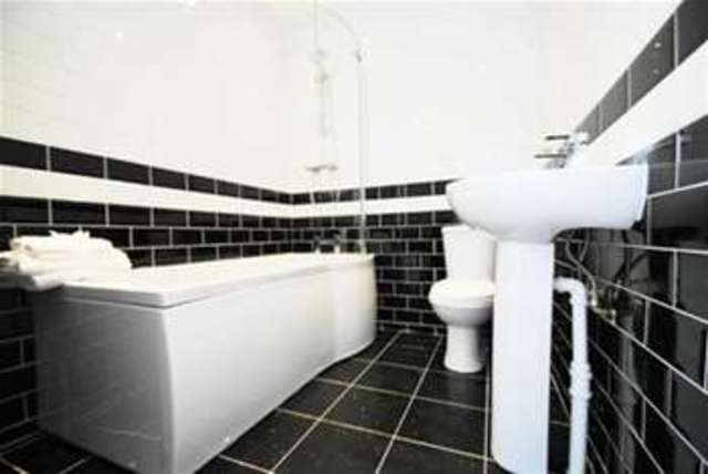  Image of 3 Bedroom Detached  To Rent at Leamington Spa, CV31 1HR