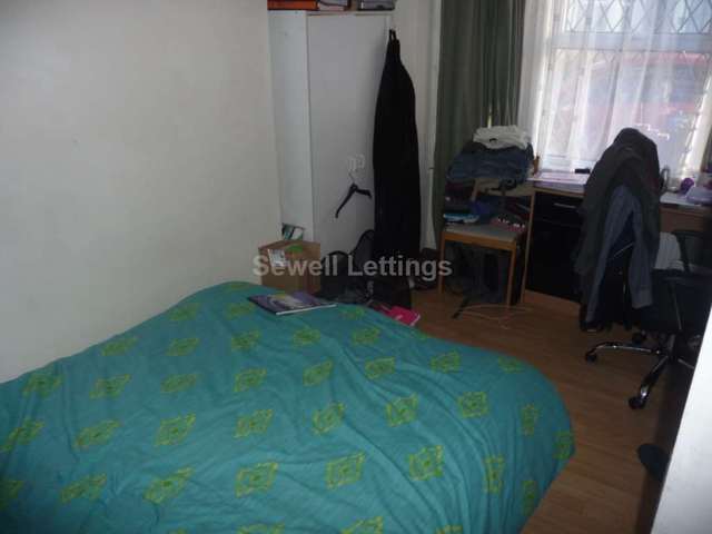  Image of 6 Bedroom Detached  To Rent at Grange Avenue  Reading, RG6 1DL