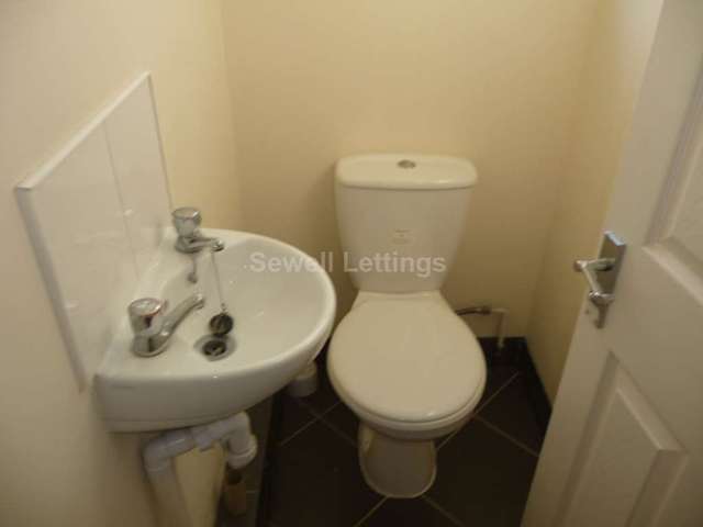  Image of 6 Bedroom Detached  To Rent at Grange Avenue  Reading, RG6 1DL
