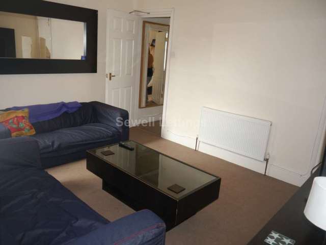  Image of 6 Bedroom Detached  To Rent at Grange Avenue  Reading, RG6 1DJ