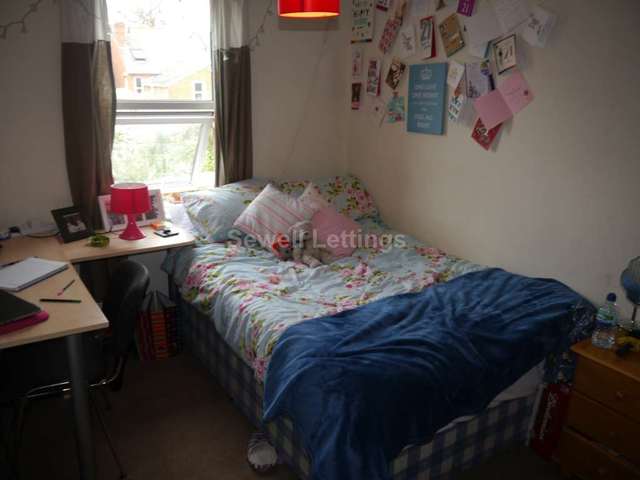  Image of 6 Bedroom Detached  To Rent at Grange Avenue  Reading, RG6 1DJ