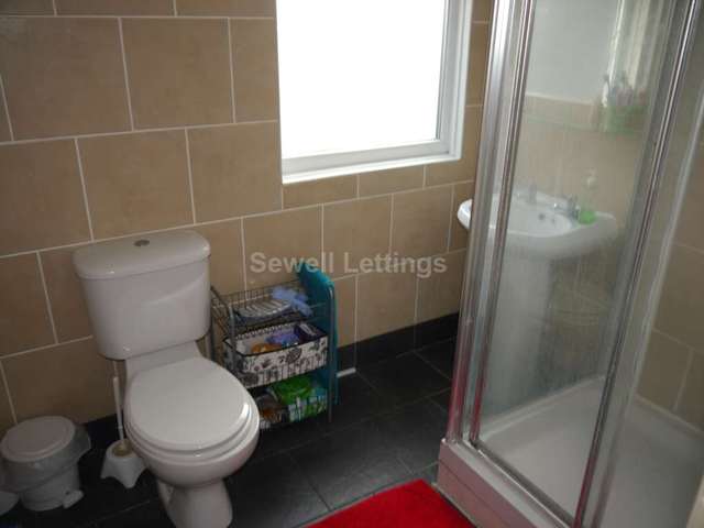  Image of 6 Bedroom Detached  To Rent at Grange Avenue  Reading, RG6 1DJ