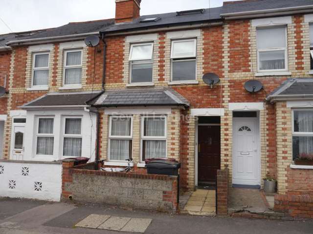  Image of 6 Bedroom Detached  To Rent at Grange Avenue  Reading, RG6 1DJ