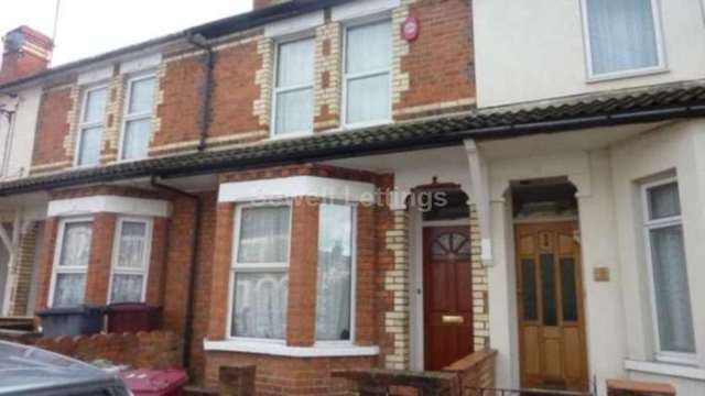  Image of 4 Bedroom Detached  To Rent at Grange Avenue  Reading, RG6 1DJ