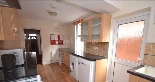  Image of 4 Bedroom Detached  To Rent at Grange Avenue  Reading, RG6 1DJ