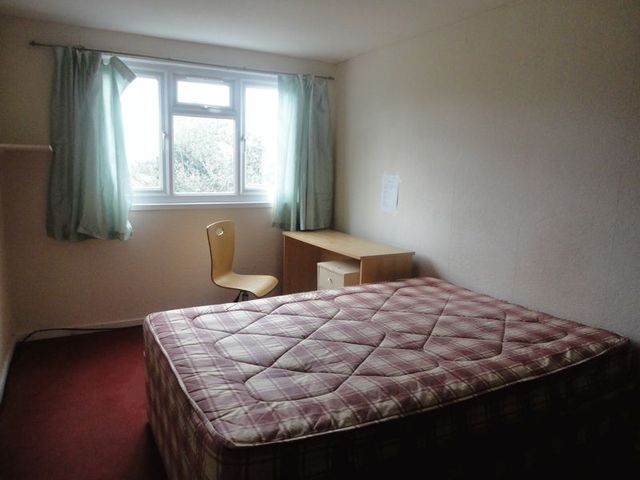  Image of 4 Bedroom Terraced  To Rent at Greatfields Drive  Uxbridge, UB8 3QN