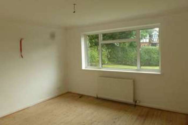  Image of 2 Bedroom Detached  For Sale at Oxhey, WD19 4NH