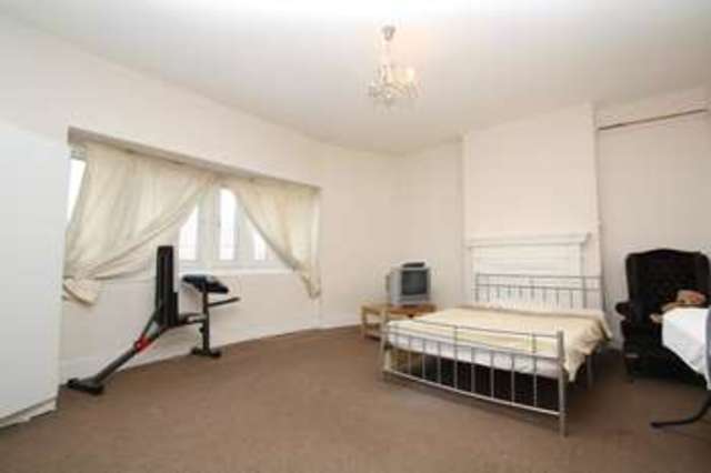  Image of 1 Bedroom Property  To Rent at Green Lanes London London, N13 4TY