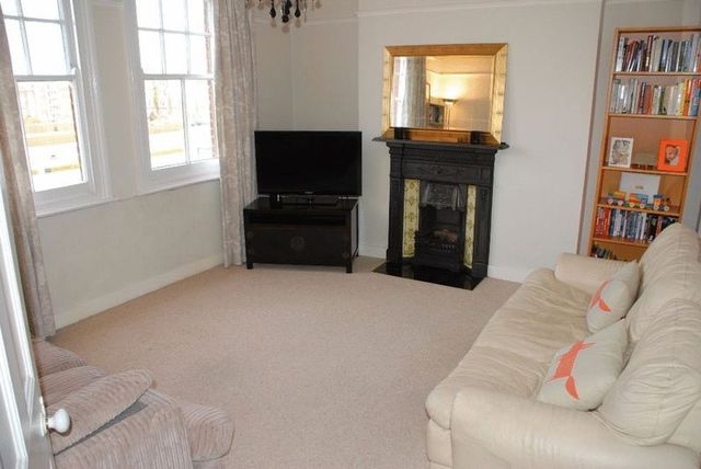  Image of 3 Bedroom Flat  To Rent at Greyhound Road  London, W14 9SG