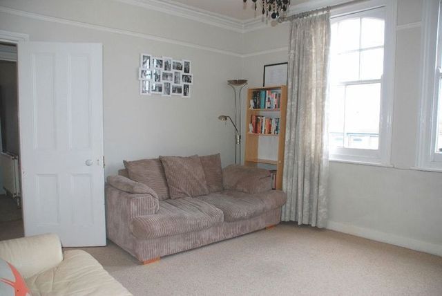  Image of 3 Bedroom Flat  To Rent at Greyhound Road  London, W14 9SG
