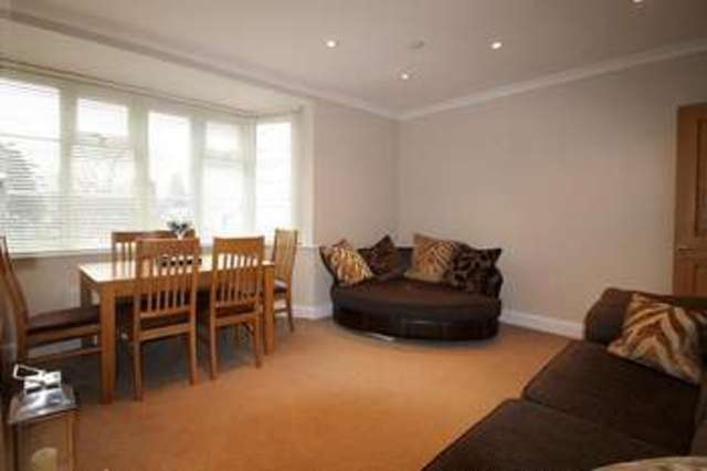  Image of 2 Bedroom Flat  To Rent at Brighton Road  Sutton, SM2 5BL