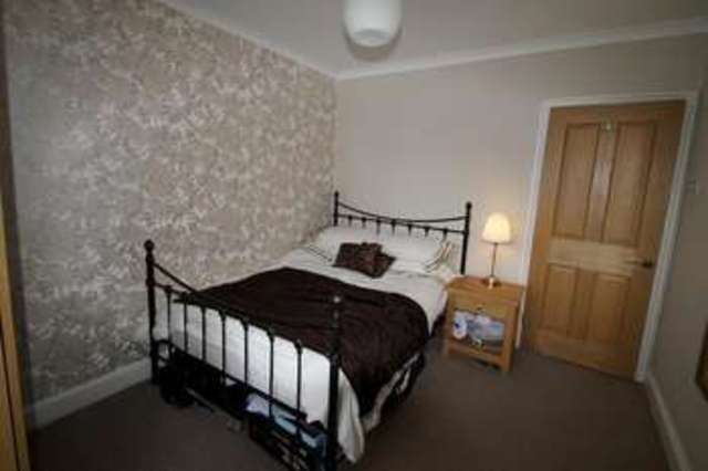 Image of 2 Bedroom Flat  To Rent at Brighton Road  Sutton, SM2 5BL