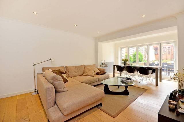  Image of 2 Bedroom Flat  To Rent at Gunter Grove  Chelsea, SW10 0UJ