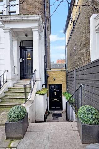  Image of 2 Bedroom Flat  To Rent at Gunter Grove  Chelsea, SW10 0UJ