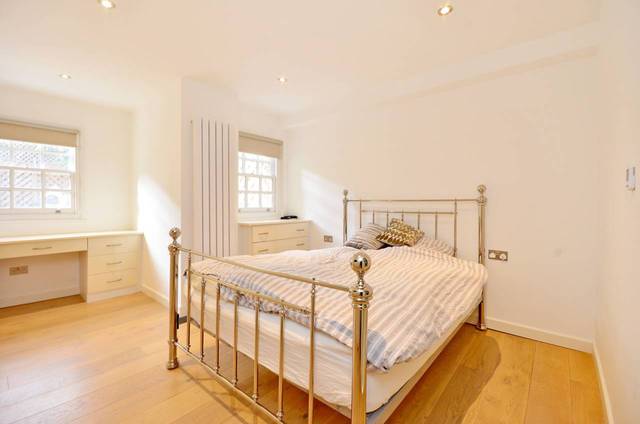  Image of 2 Bedroom Flat  To Rent at Gunter Grove  Chelsea, SW10 0UJ