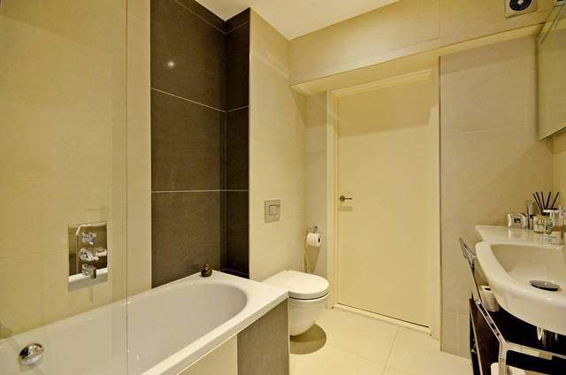  Image of 2 Bedroom Flat  To Rent at Gunter Grove  Chelsea, SW10 0UJ