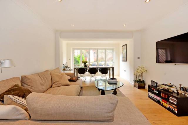  Image of 2 Bedroom Flat  To Rent at Gunter Grove  Chelsea, SW10 0UJ