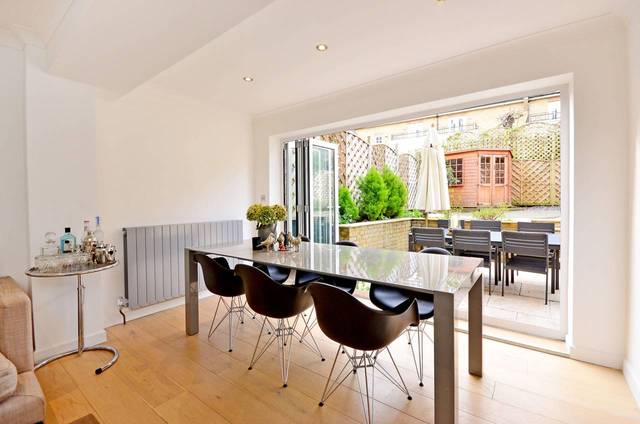  Image of 2 Bedroom Flat  To Rent at Gunter Grove  Chelsea, SW10 0UJ