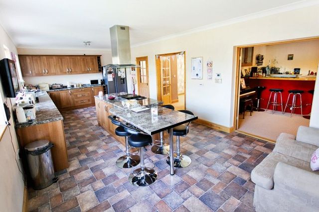  Image of 5 Bedroom Property  For Sale at Yarmouth Road  Lowestoft, NR32 4AQ