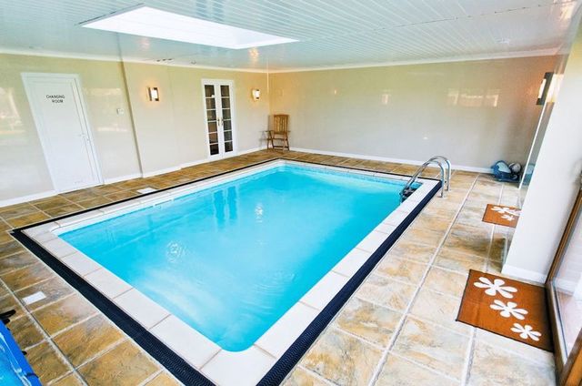  Image of 5 Bedroom Property  For Sale at Yarmouth Road  Lowestoft, NR32 4AQ