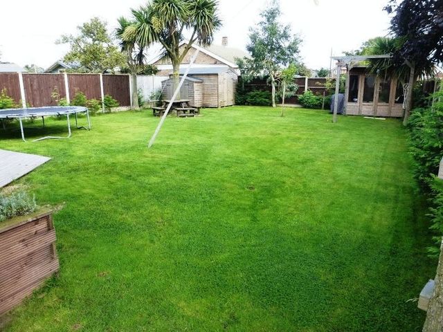  Image of 5 Bedroom Property  For Sale at Yarmouth Road  Lowestoft, NR32 4AQ