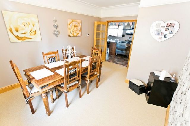  Image of 5 Bedroom Property  For Sale at Yarmouth Road  Lowestoft, NR32 4AQ