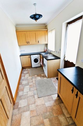  Image of 5 Bedroom Property  For Sale at Yarmouth Road  Lowestoft, NR32 4AQ