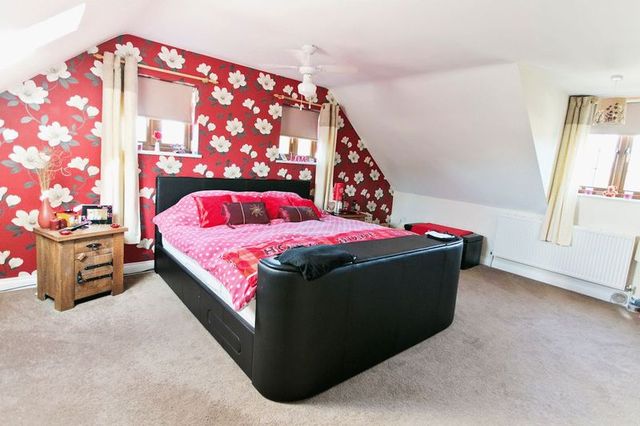  Image of 5 Bedroom Property  For Sale at Yarmouth Road  Lowestoft, NR32 4AQ