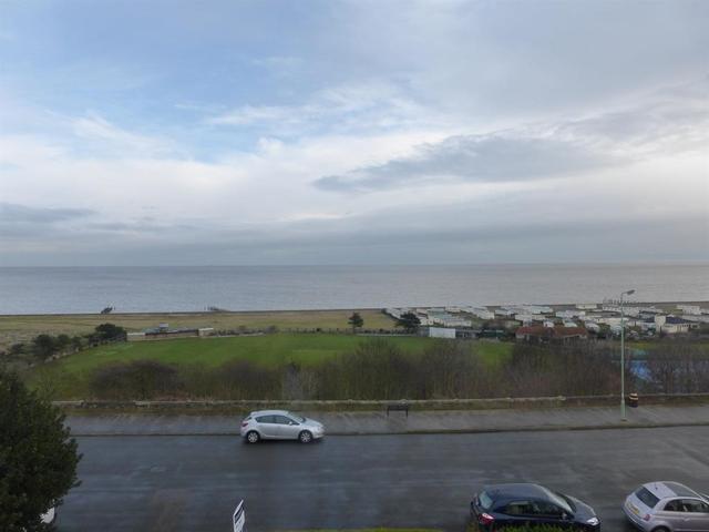  Image of 2 Bedroom Flat  For Sale at Gunton Cliff  Lowestoft, NR32 4PE